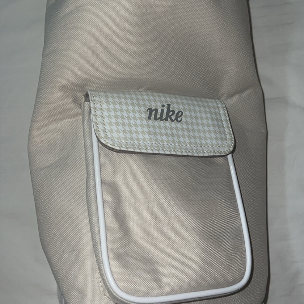 NOT FOR SALE
Nike Zippered 18” Beige Duffle with Flap Pocket